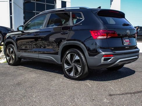 Used 2023 Volkswagen Taos SE w/ Panoramic Sunroof Package image 4