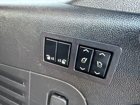 Used 2018 Cadillac Escalade ESV Luxury image 9