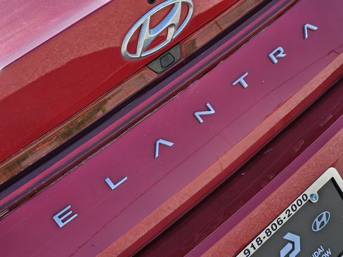 Certified 2023 Hyundai Elantra Limited w/ Cargo Package FWD image 7