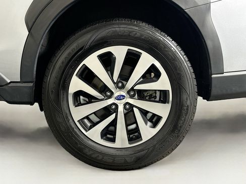 Used 2023 Subaru Outback Premium image 11