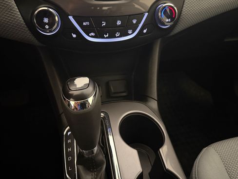 Used 2019 Chevrolet Cruze LT w/ Convenience Package FWD image 18