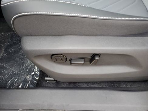 New 2026 Volkswagen Tiguan SE R-Line image 18