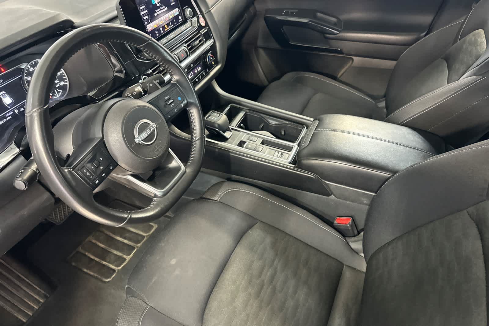 Used 2024 Nissan Pathfinder SV FWD image 14