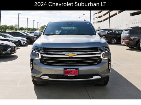 Used 2024 Chevrolet Suburban LT w/ Luxury Package image 2