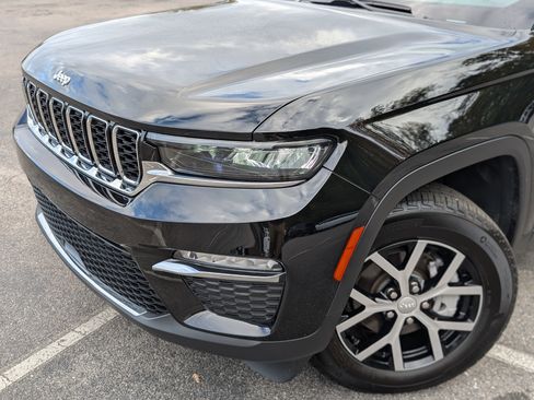 Used 2025 Jeep Grand Cherokee Limited image 13