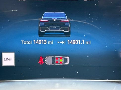 Used 2025 BMW 740i RWD image 25