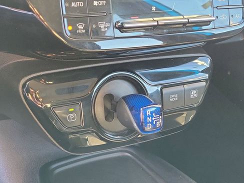 Used 2022 Toyota Prius L Eco image 31
