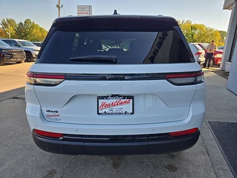 New 2025 Jeep Grand Cherokee Altitude image 8
