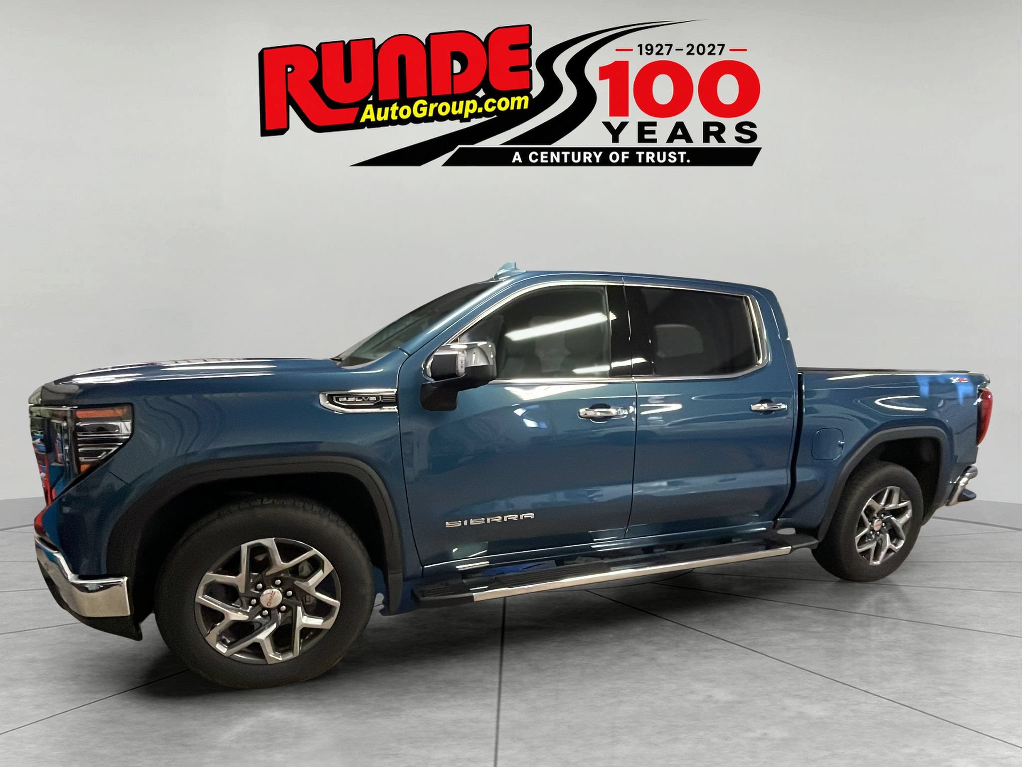 Used 2024 GMC Sierra 1500 SLT w/ SLT Premium Plus Package AWD/4WD image 1