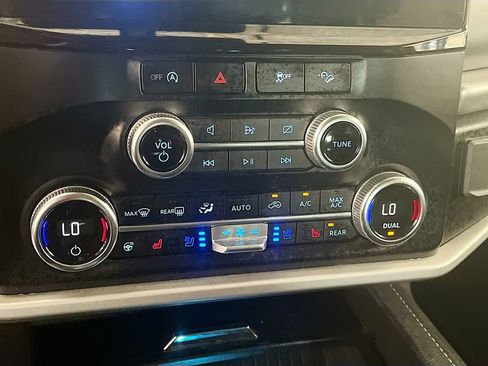 Used 2023 Ford Expedition XLT AWD/4WD image 16