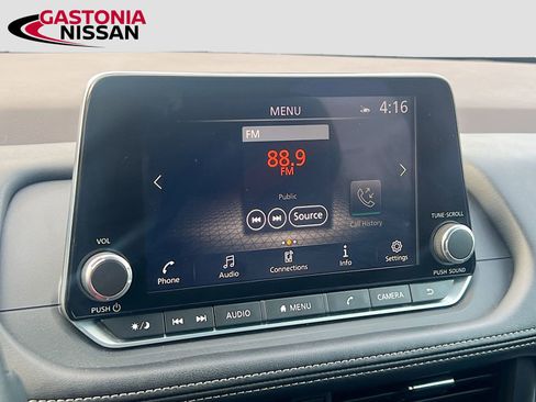 Used 2023 Nissan Rogue SV image 18