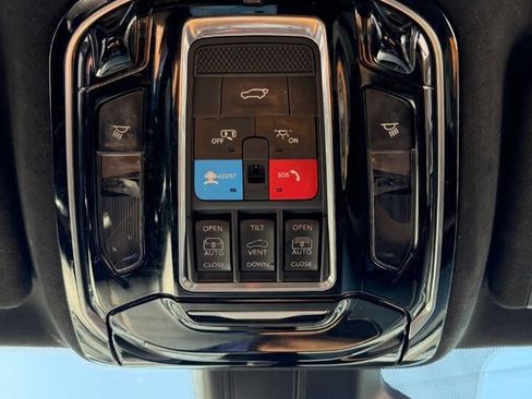 Used 2022 Jeep Grand Wagoneer Series III w/ Rear Seat Video Group 1 AWD/4WD image 32