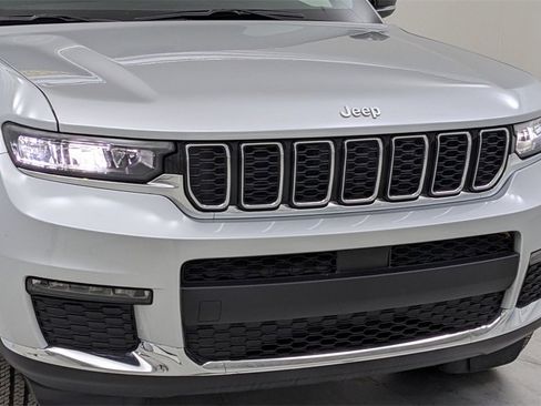 Used 2025 Jeep Grand Cherokee L Limited image 43
