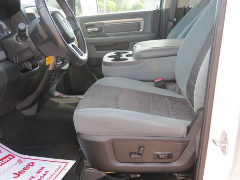 Used 2019 RAM 1500 Classic SLT w/ Luxury Group AWD/4WD image 16
