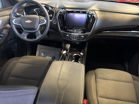 Used 2023 Chevrolet Traverse LT w/ Rear Camera Mirror Package image 11
