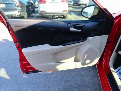 Used 2013 Toyota Camry LE image 19