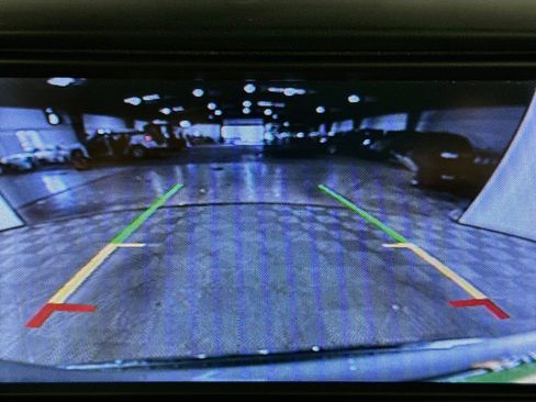 Used 2018 Dodge Grand Caravan SE FWD image 17