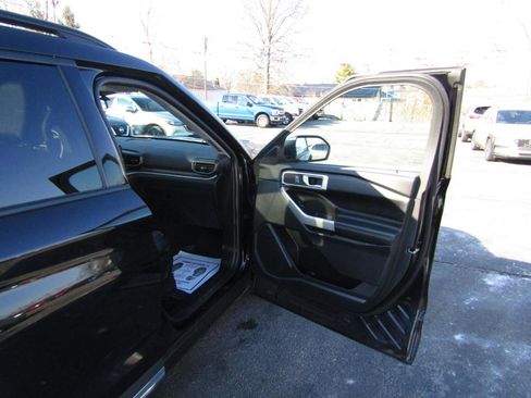 Used 2022 Ford Explorer XLT w/ Equipment Group 202A image 30