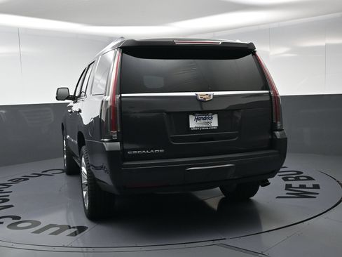 Used 2018 Cadillac Escalade Platinum AWD/4WD image 8