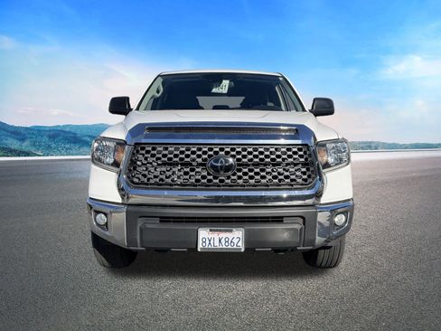 Used 2021 Toyota Tundra 4x4 CrewMax image 3