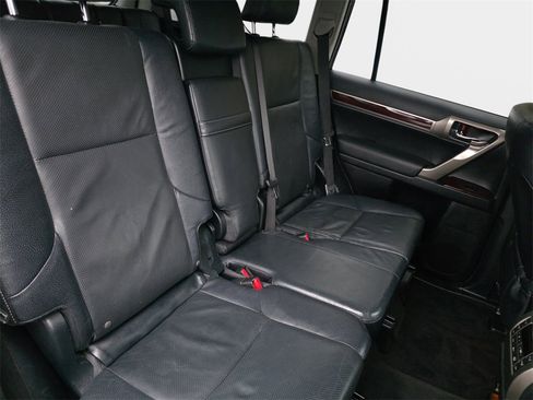 Used 2015 Lexus GX 460 image 17
