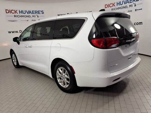 Used 2023 Chrysler Voyager LX FWD image 6