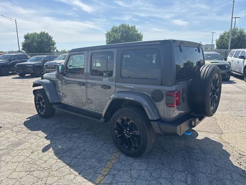 Used 2023 Jeep Wrangler Unlimited Sahara w/ Cold Weather Group AWD/4WD image 8