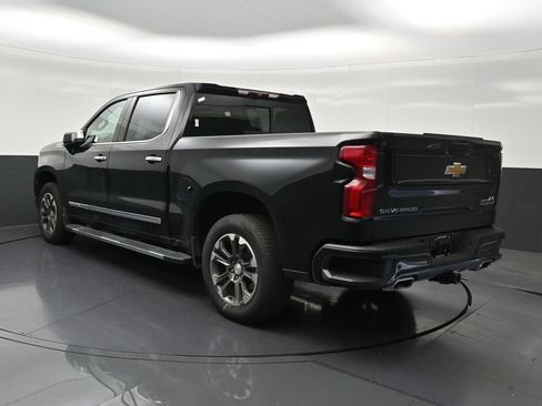 Used 2024 Chevrolet Silverado 1500 High Country RWD image 3