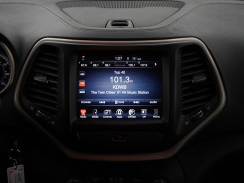 Used 2015 Jeep Cherokee Latitude w/ Cold Weather Group AWD/4WD image 15