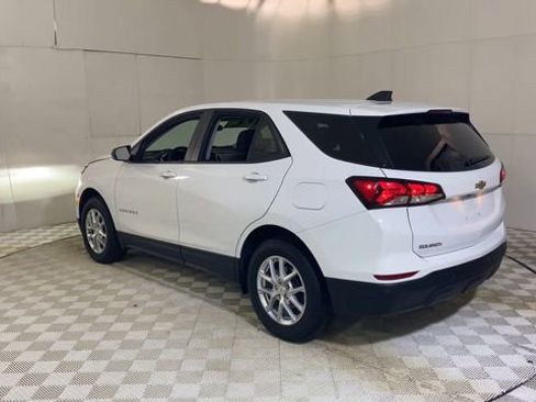 Used 2024 Chevrolet Equinox LS w/ LS Convenience Package AWD/4WD image 9