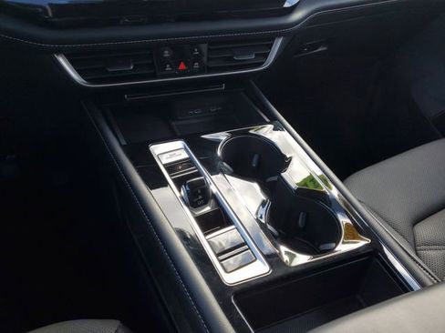 Used 2024 Volkswagen Atlas SE image 28