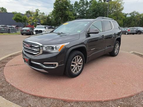 Used 2017 GMC Acadia SLE FWD image 1