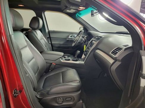 Used 2014 Ford Explorer XLT w/ Equipment Group 202A AWD/4WD image 19