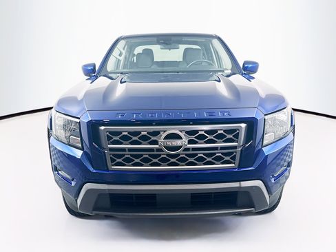 Used 2023 Nissan Frontier SV image 2