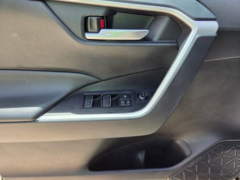 Used 2025 Toyota RAV4 XLE FWD image 14