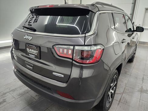 Used 2024 Jeep Compass Latitude image 5