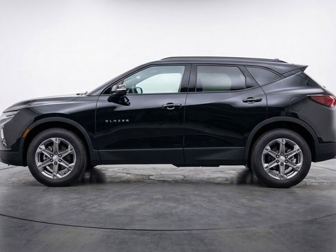 Used 2025 Chevrolet Blazer LT FWD image 5