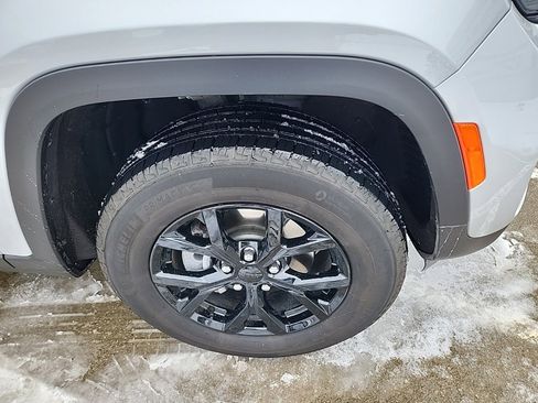 Certified 2024 Jeep Grand Cherokee Altitude image 14