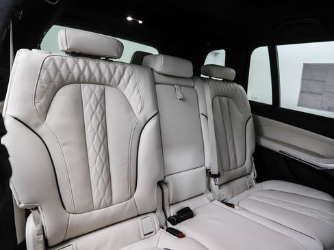 Used 2026 BMW X7 xDrive40i w/ M Sport Package image 28
