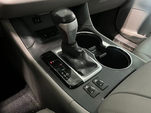 Used 2015 Toyota Highlander XLE AWD/4WD image 25