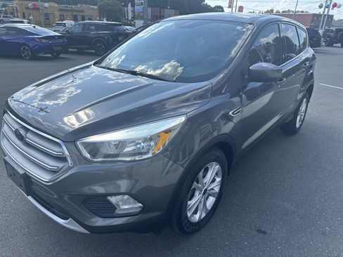 Used 2017 Ford Escape SE FWD image 4