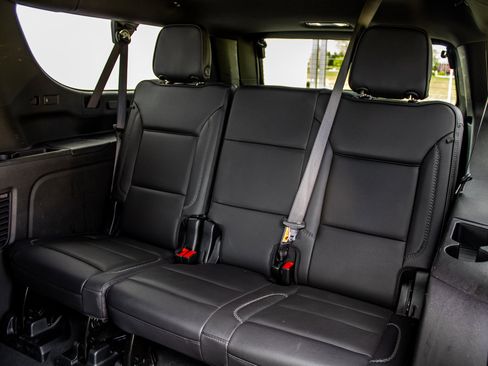 Used 2025 GMC Yukon XL Denali AWD/4WD image 25