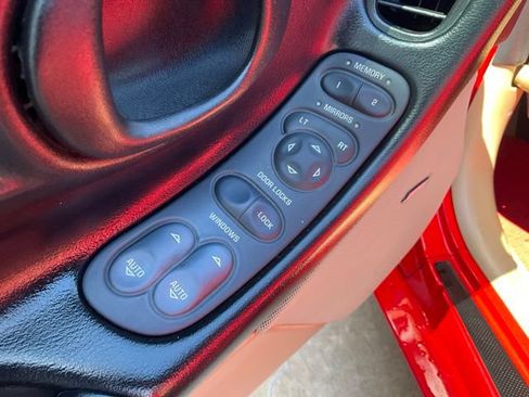 Used 2000 Chevrolet Corvette Coupe w/ Roof Pkg RWD image 5