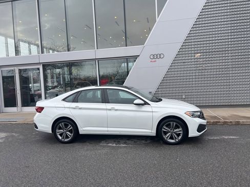 Used 2023 Volkswagen Jetta SE w/ Panoramic Sunroof Package image 15