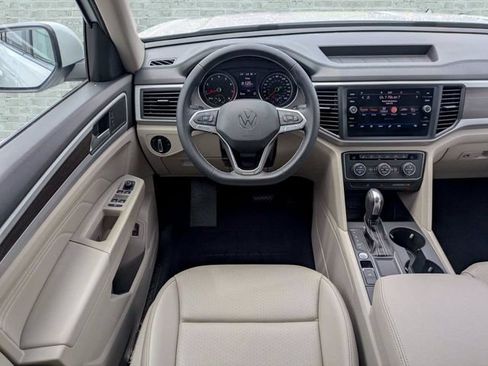 Used 2021 Volkswagen Atlas SE w/ Panoramic Sunroof Package FWD image 17