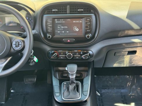 Used 2020 Kia Soul LX FWD image 21
