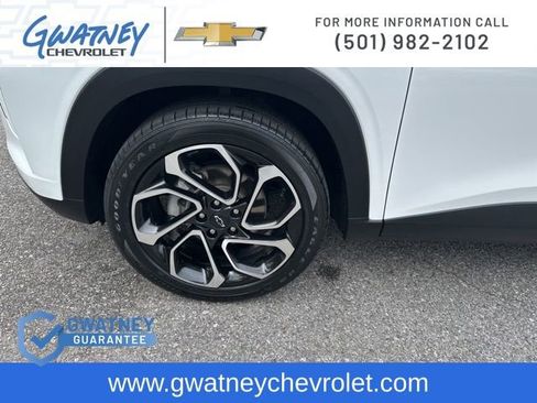 Used 2024 Chevrolet Trax RS w/ Sunroof Package image 9