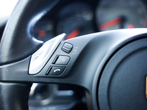 Used 2016 Porsche Panamera S image 30