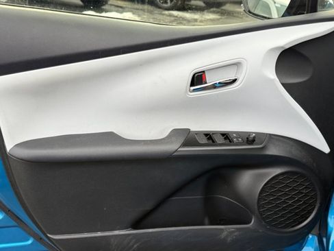 Used 2019 Toyota Prius XLE image 25