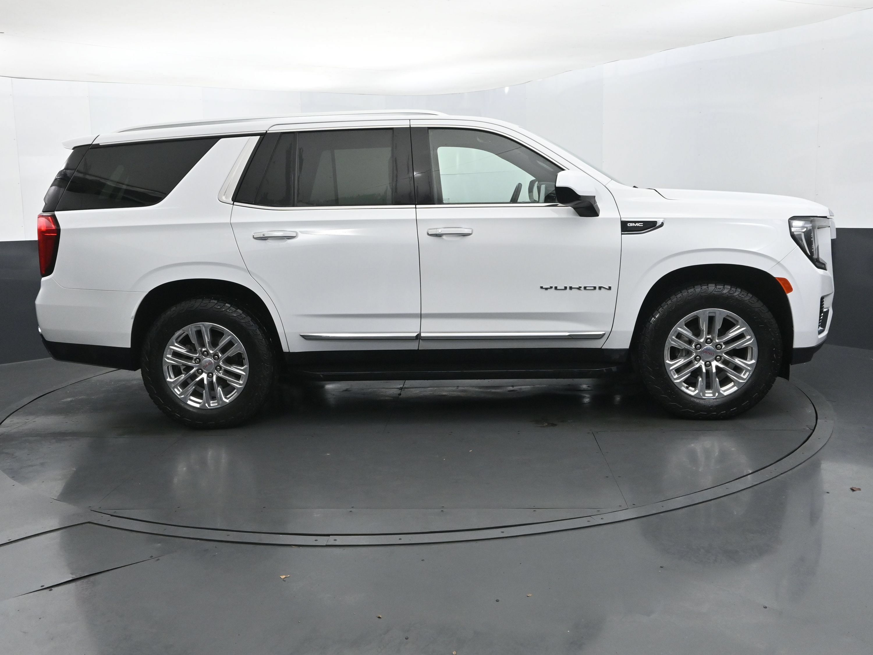 Used 2023 GMC Yukon SLT AWD/4WD image 6